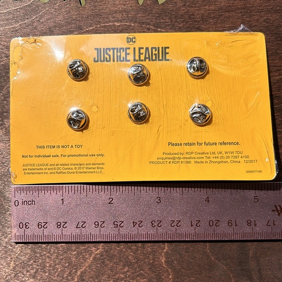 Justice league pin set - Picture 2 of 2